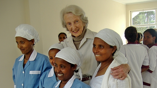 Dr._Hamlin_with_nurses_and_midwives_HighRes.jpg